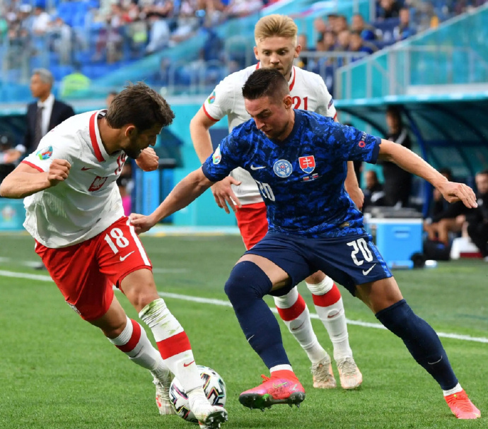 斯洛伐克队在足球比赛中全力以赴的是谁 斯洛伐克队在足球比赛中全力以赴的是谁